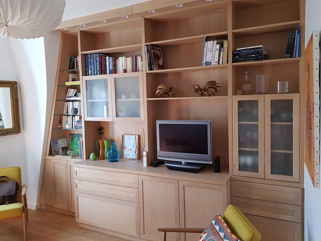 Aménagement intérieur de rangement en bois. à Niort