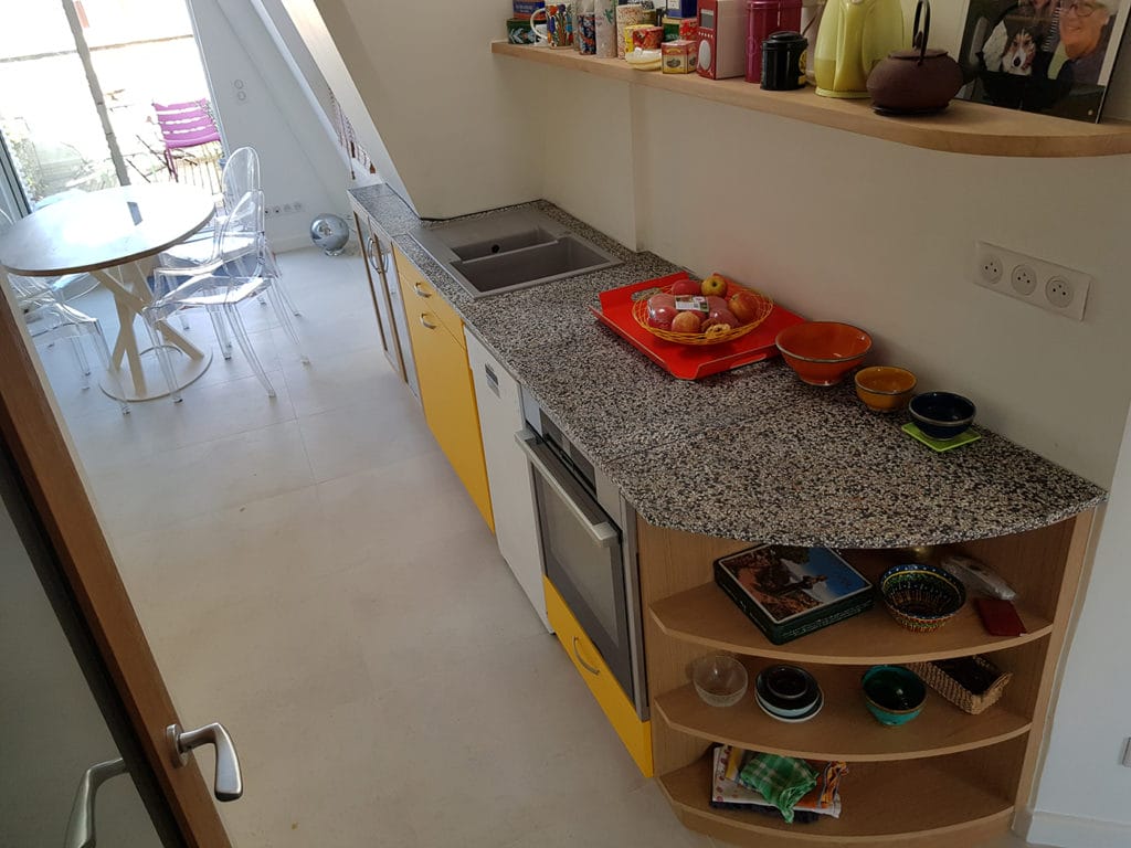 Rénovation complète - cuisine jaune